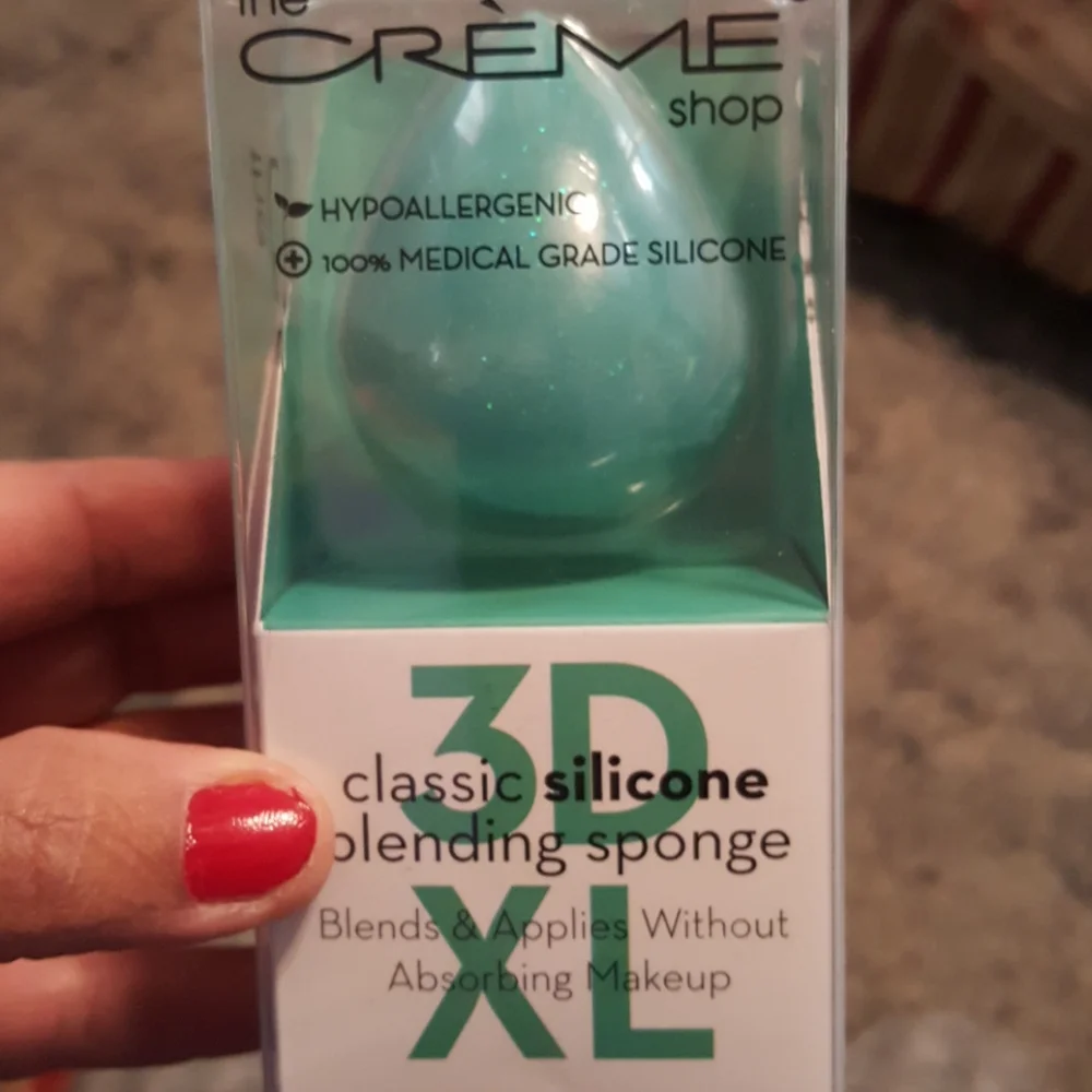 Creme Shop Silicone Blending Sponge Blue.